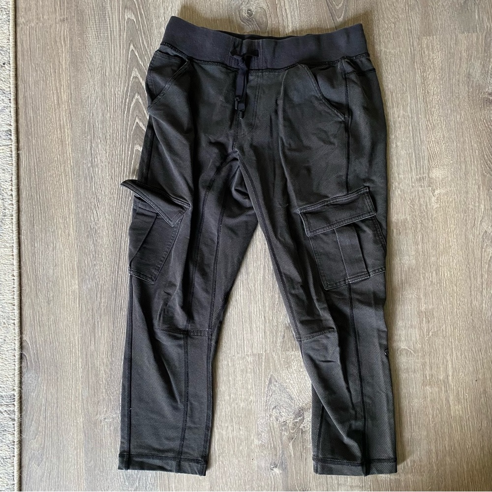 Lululemon womens cropped joggers size 8